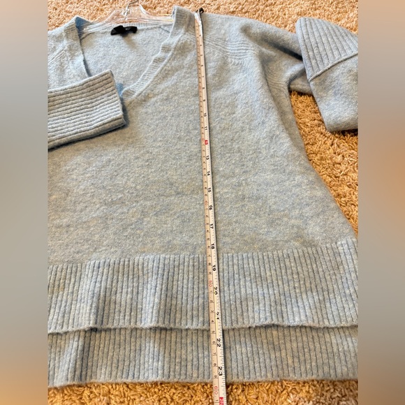 J. Crew V- Neck sweater in supersoft yarn Size L heather blue - Picture 11 of 11